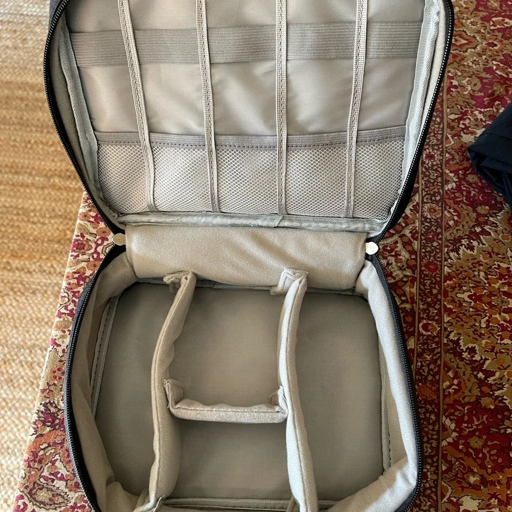 Great Condition Electronics Travel Case & Organizer